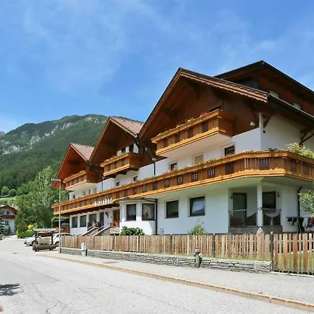 Pension Alpenhof B&B-2